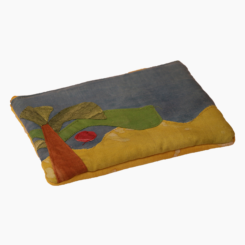 محفظة "النخلة" بطباعة يدوية بفن الباتيك