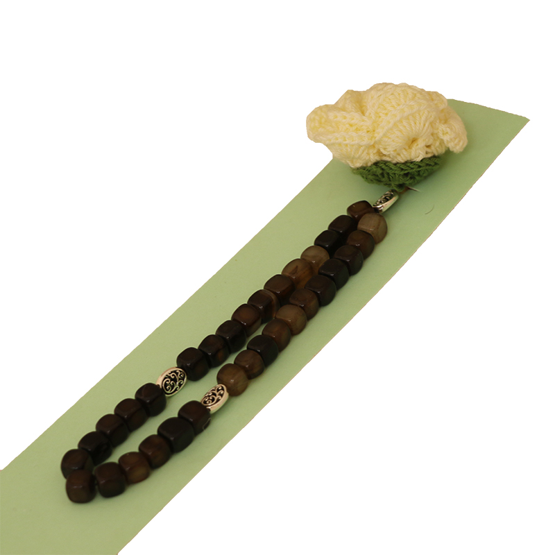 سبحة 33 حبة من العقيق البرازيلي المكعب تدرجات البني – وردة كروشيه – كود 2026022