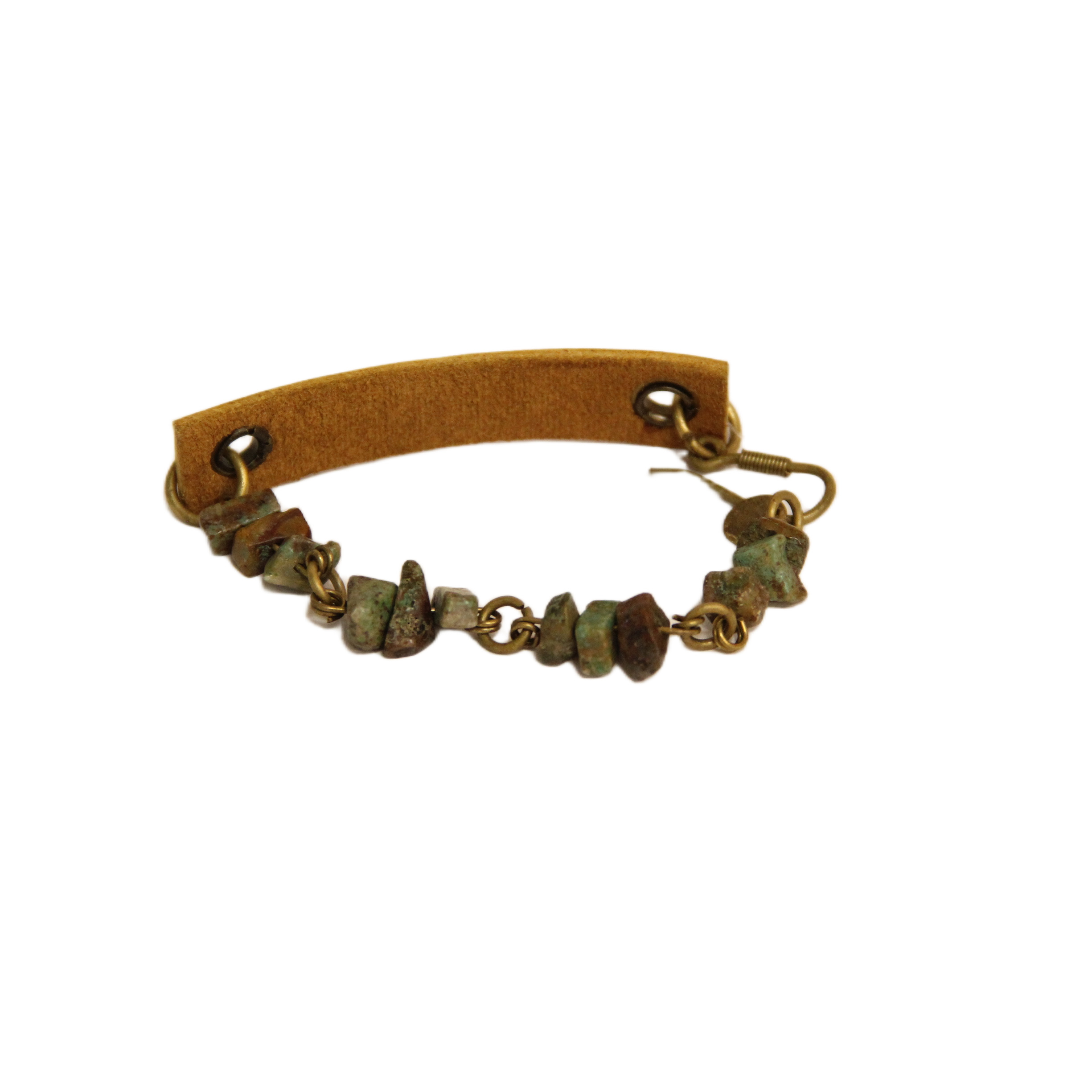 أسورة جلد وأحجار