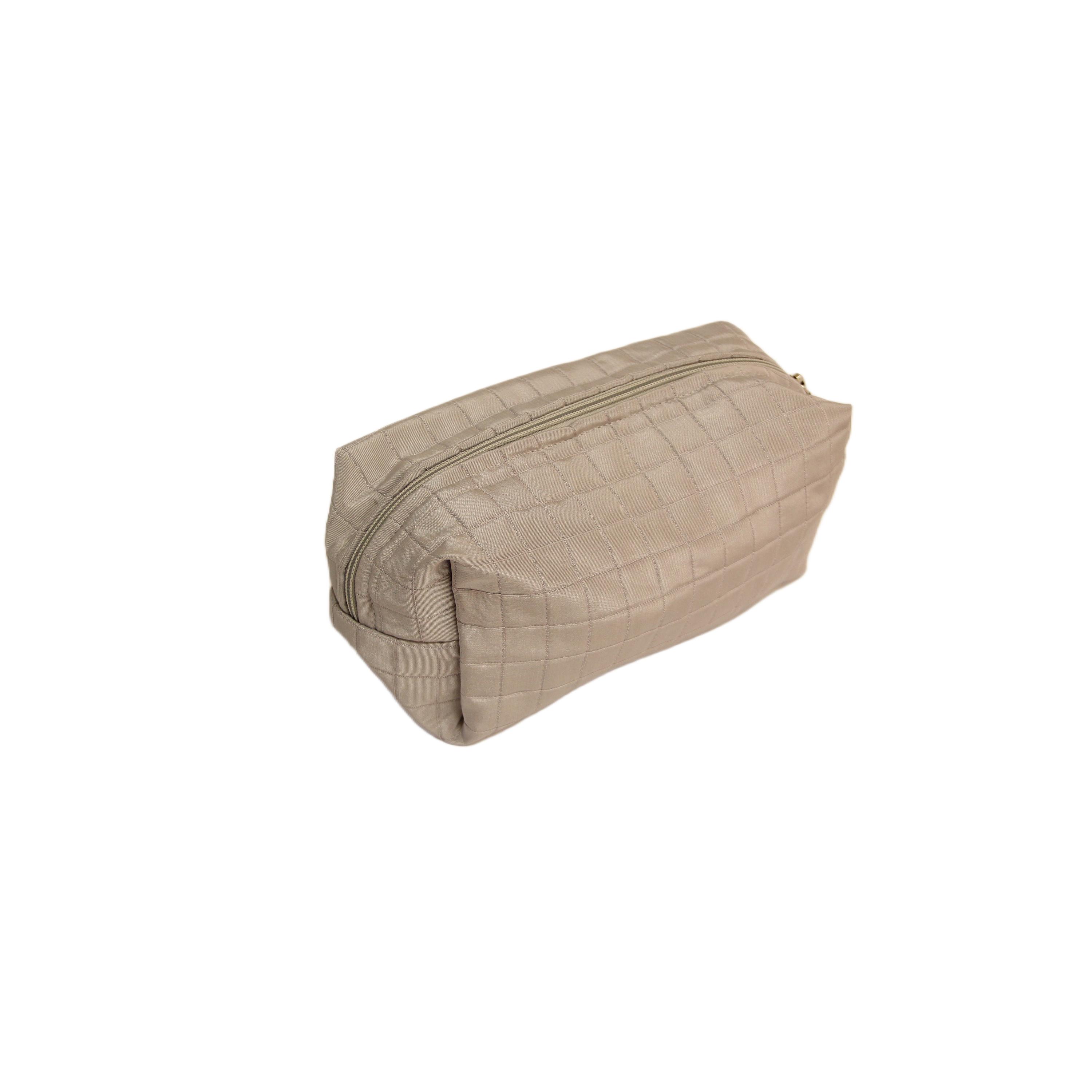 1509m-gr حقيبة مكياج مبطنة متوسطة