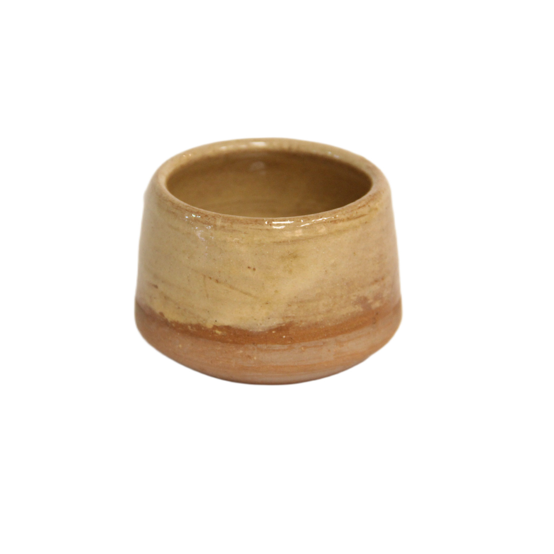 كوب فخار صغير مزخرف