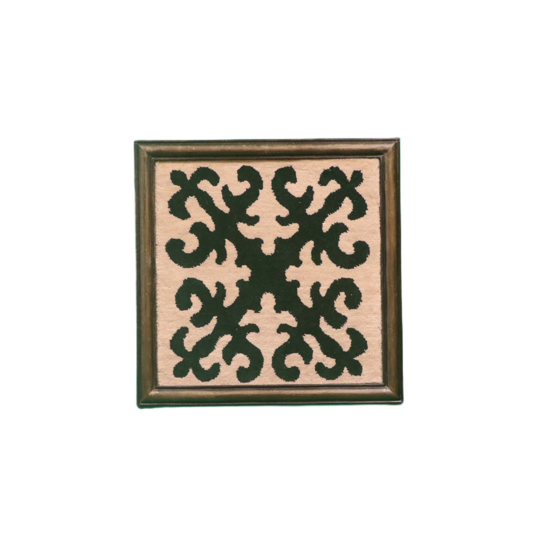 برواز سجاد يدوى ارضية بيج ورسم اخضر  مقاس 45 × 45 سم