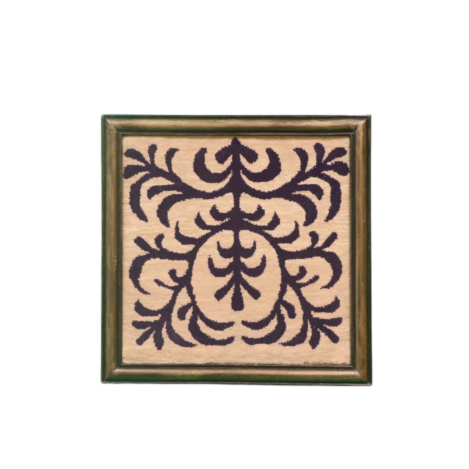 برواز سجاد يدوى ارضية بيج ورسم شجرة بنفسجى   مقاس 45 × 45 سم