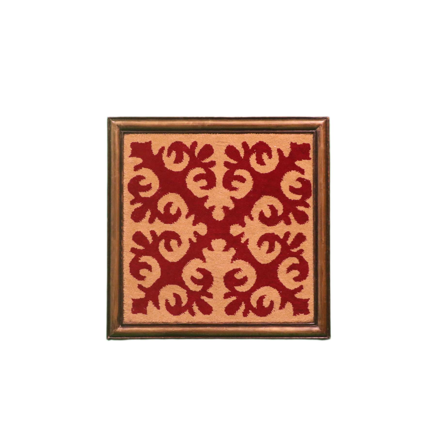 برواز سجاد يدوى ارضية بيج ورسم زخرفى نبيتى  مقاس 45 × 45 سم