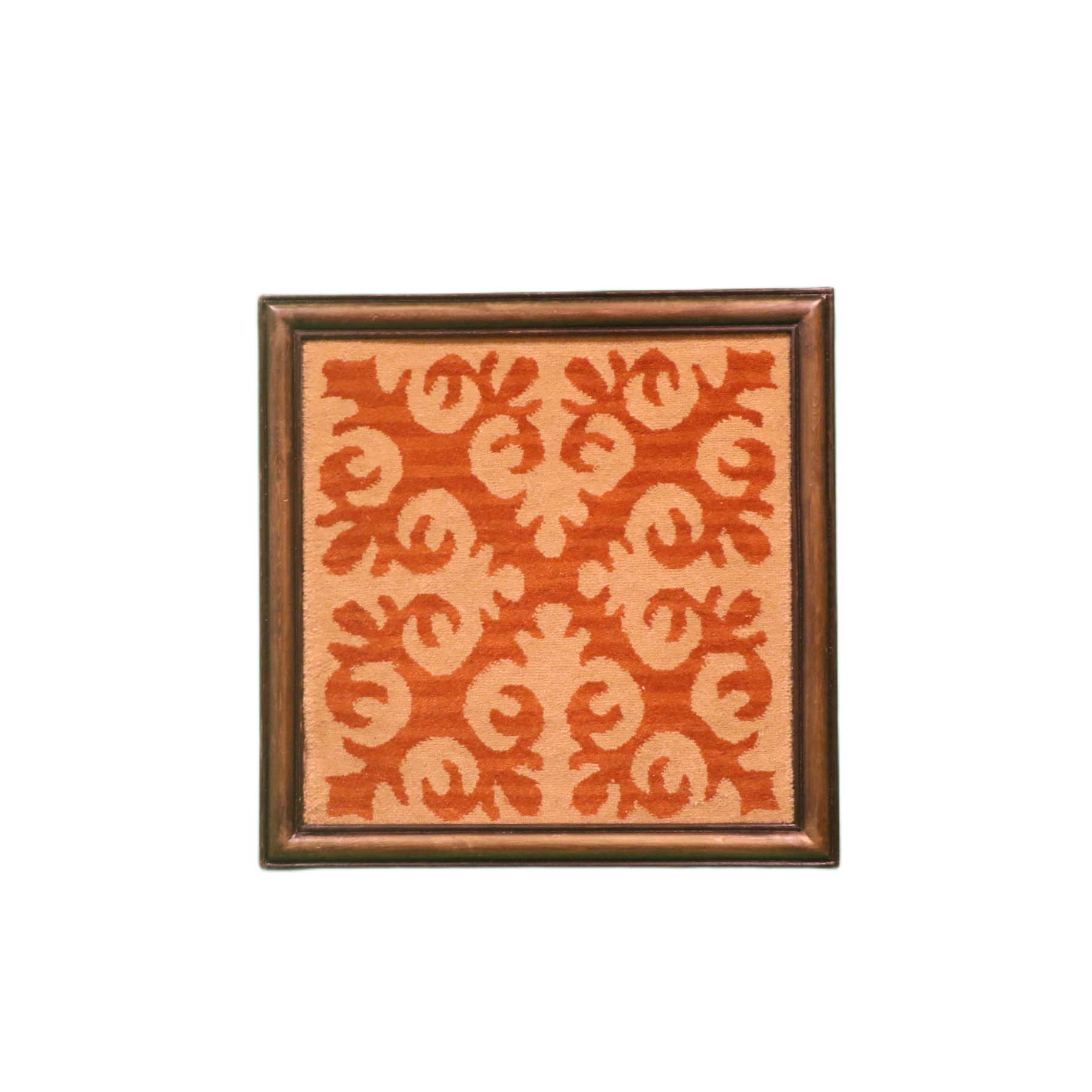 برواز سجاد يدوى ارضية بيج ورسم زخرفى برتقالى   مقاس 45 × 45 سم